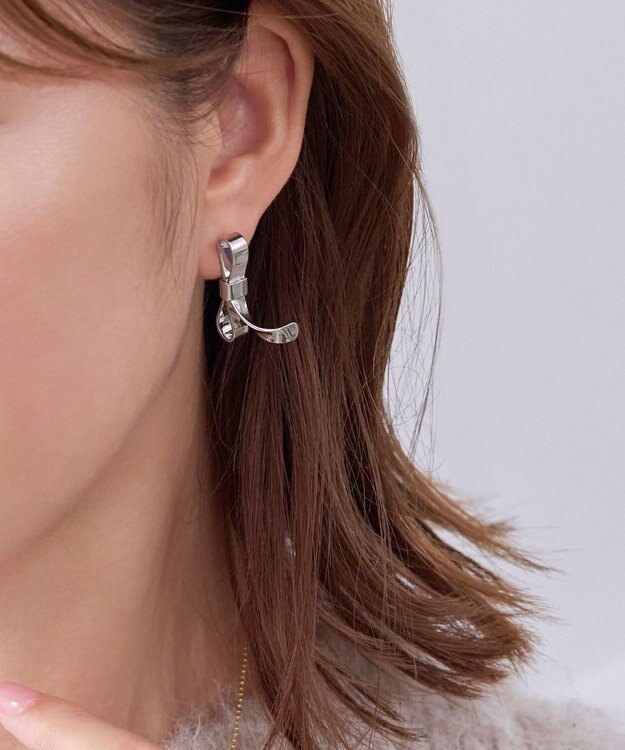 Phoebe ニュアンスリボンピアス　シルバー シルバー
