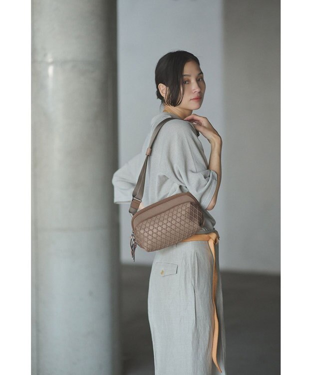 MIYABIYA LAQUOH【撥水加工】篭目柄エンボスボンディング2WAYショルダー カフェオレ