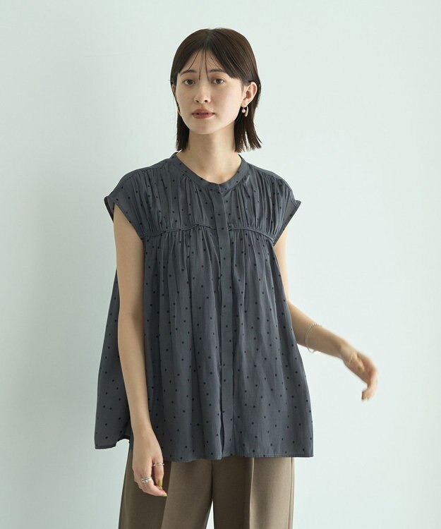 YECCA VECCA ドット柄ギャザーブラウス Camel