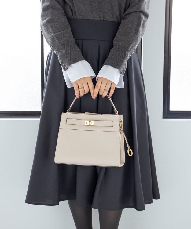 組曲 ベルトデザインスクエアショルダーバッグ アイボリー系