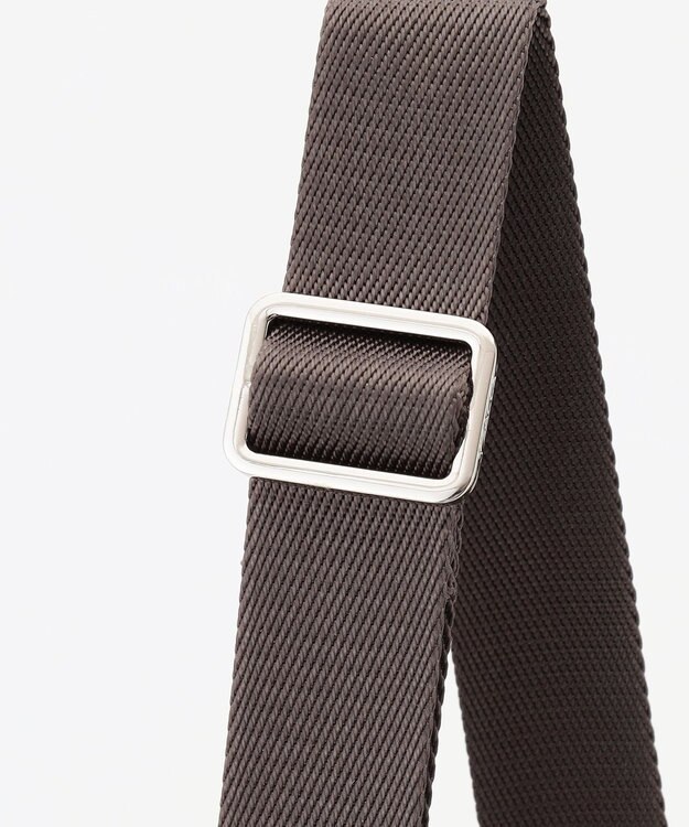 Y'SACCS ハーフムーンボディショルダーバッグ アイボリー