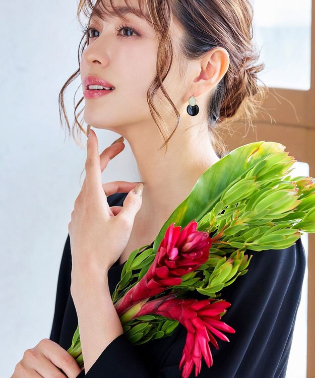 Tiaclasse 2トーンピアス オフホワイト×ブラック