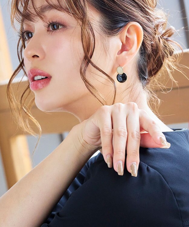 Tiaclasse 2トーンピアス オフホワイト×ブラック