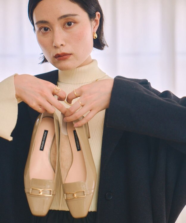 Bridget Birkin 【PARADIS COULEUR】スクエアトウメタルオーナメントパンプス オークエナメル