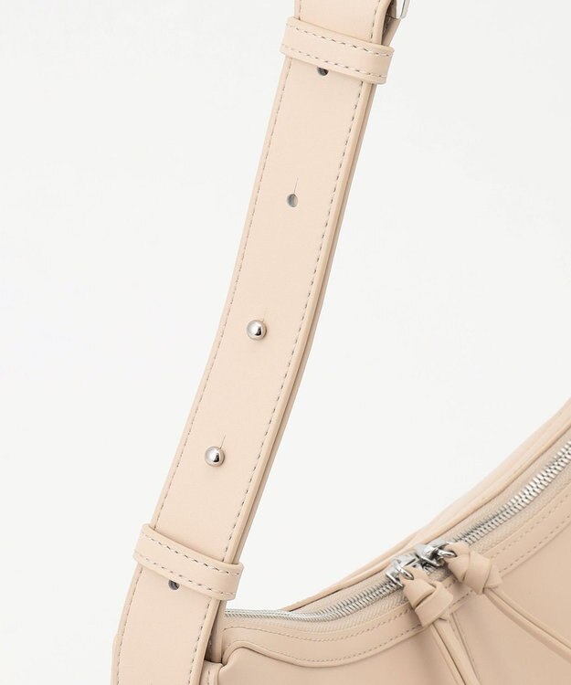 Y'SACCS ハーフムーンボディショルダーバッグ アイボリー