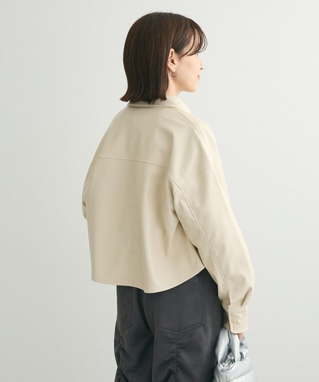 Green Parks ショート丈フェイクレザーシャツ Ecru