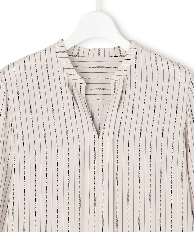 ICB 【新色追加・WEB限定】BackSatinAmunzen キーネックブラウス トープベース×ストライプチェーン柄