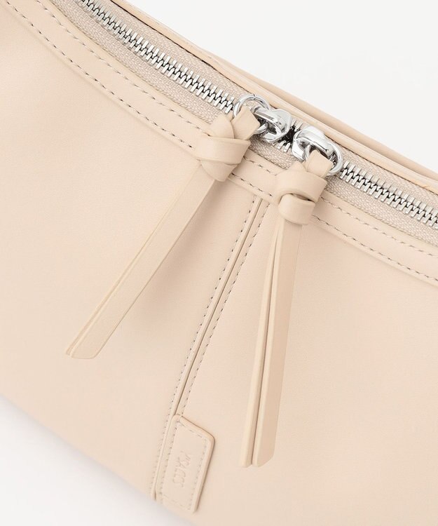 Y'SACCS ハーフムーンボディショルダーバッグ アイボリー