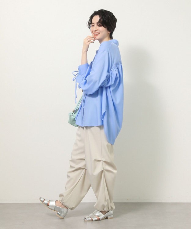 Green Parks 表面感サテンタックパンツ Gray Beige