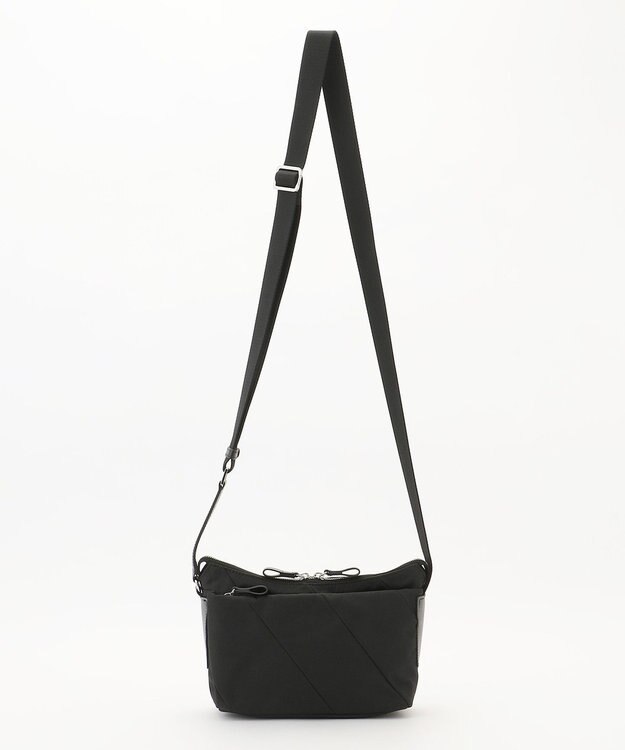 Y'SACCS ストリームラインポシェット ブラック