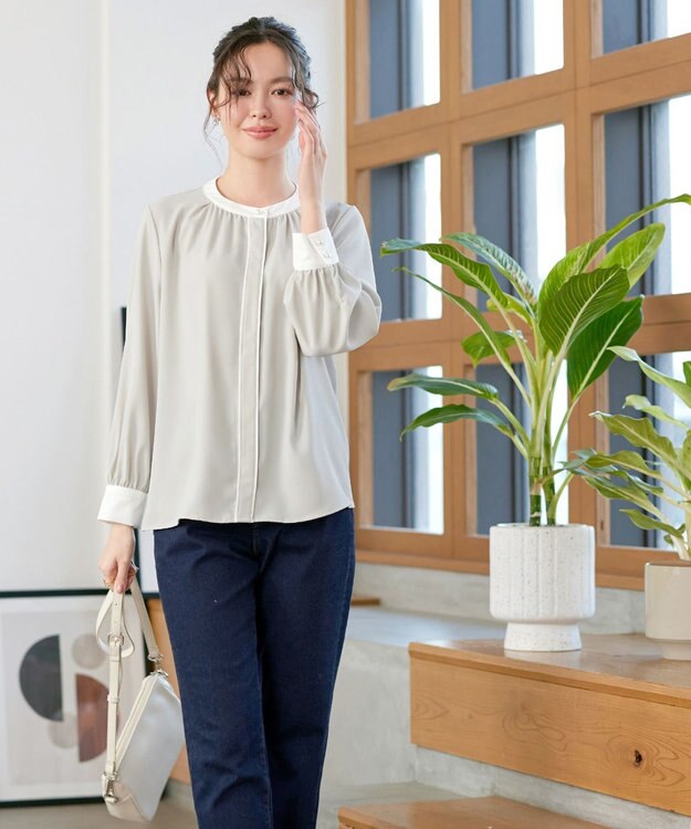 Tiaclasse イージーケア配色スタンドカラーブラウス グレージュ