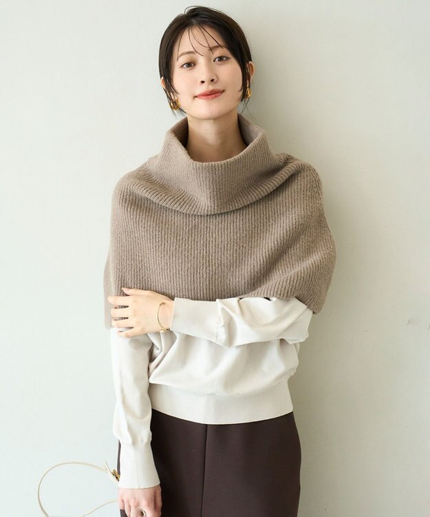 UNFILO 【WEB/一部店舗限定】ふわふわニット ケープスヌード モカ
