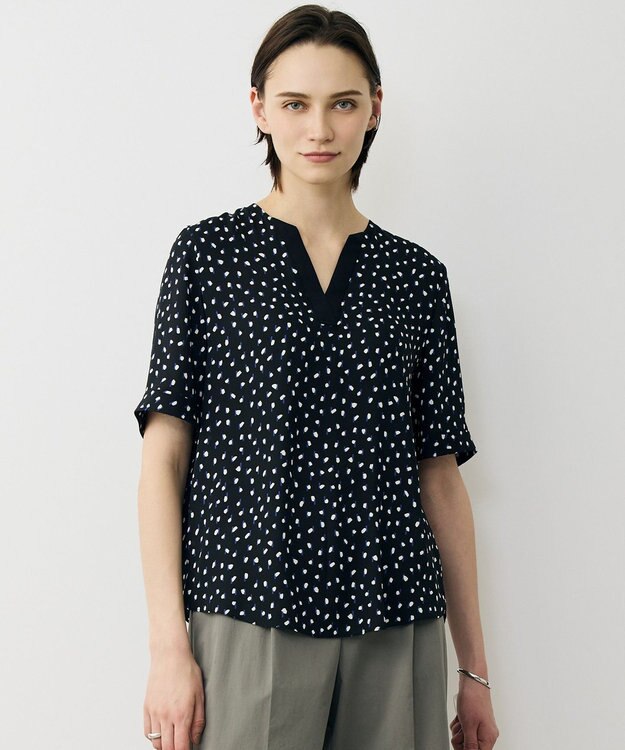ICB 【先行予約】BackSatinAmunzen 5分袖Vネック配色ブラウス ブラック×ミックスモチーフドット