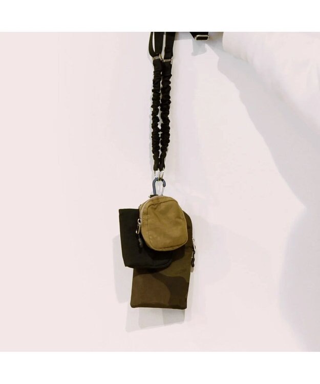 UNBILLION cachecache バンジーコードナイロンスマホショルダー カモ