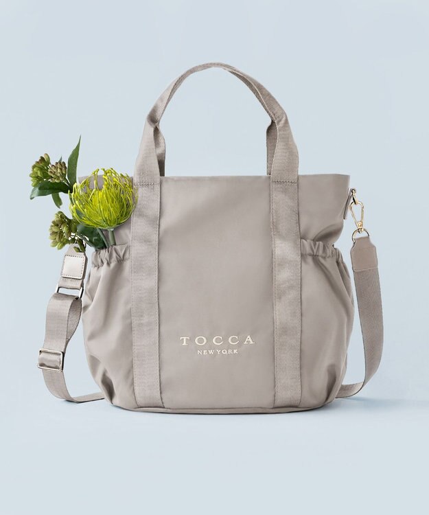 TOCCA 【WEB＆一部店舗限定・撥水・環境にやさしい素材】SANA SIDEPOCKET TOTE トートバッグ ライトベージュ系1