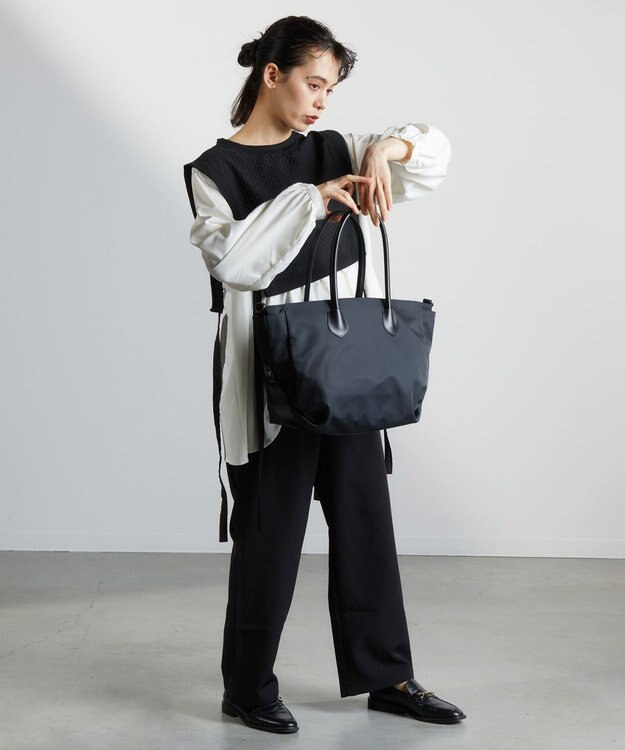 Y'SACCS ナイロン×リサイクルレザー　ホック2WAYトート　Mサイズ グレー