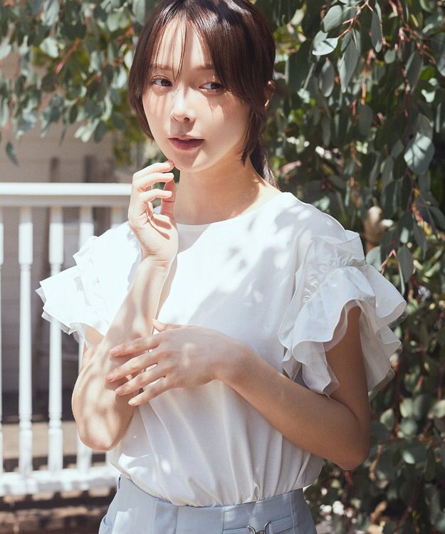 earth music&ecology 【接触冷感/洗濯機可】ギャザーフリルスリーブカットソー Ivory