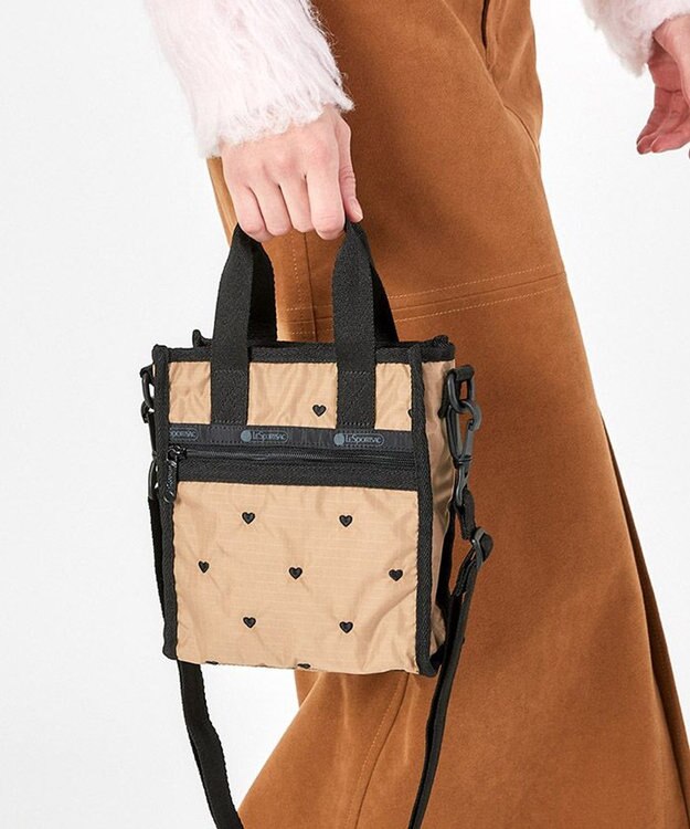 LeSportsac MINI N/S TOTE/モカブラックハートエンブロイダリー モカブラックハートエンブロイダリー