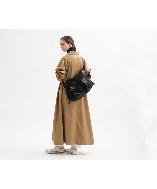 genten ゴートシュリンク かぶせ付ショルダーバッグ クロ