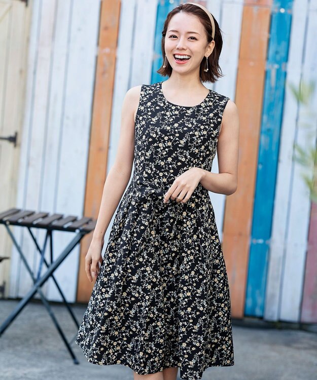 Tiaclasse 【洗える】大人華やかなノースリーブ花柄ワンピース ブラック