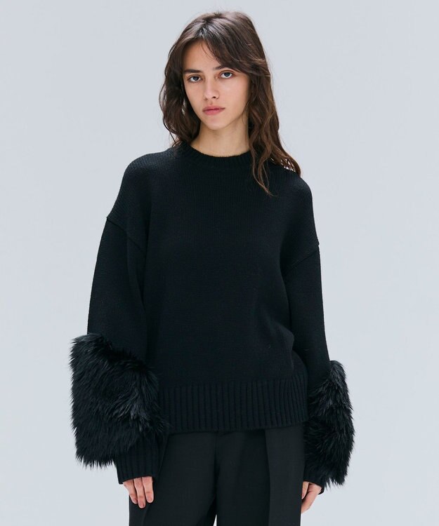 BEIGE， 【洗える・VERY NaVY12月号掲載】CHESTER / フェイクファークルーネックニット Black