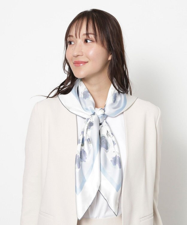 MOONBAT FURLA(フルラ)シルクツイル 水彩フラワー スカーフ 88cm×88cm オフホワイト