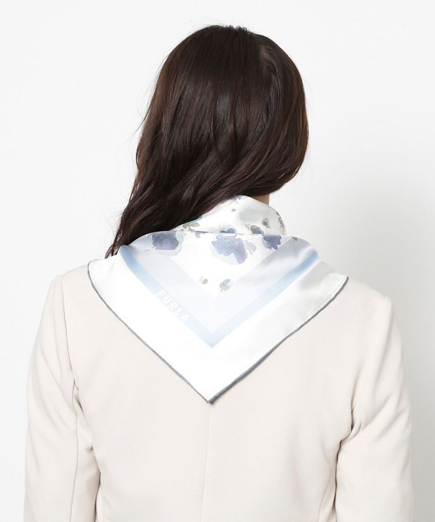 MOONBAT FURLA(フルラ)シルクツイル 水彩フラワー スカーフ 88cm×88cm オフホワイト