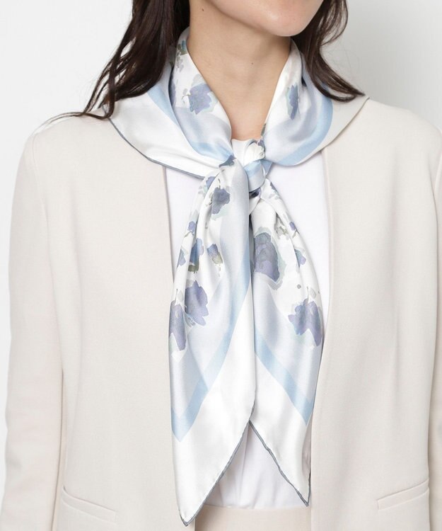 MOONBAT FURLA(フルラ)シルクツイル 水彩フラワー スカーフ 88cm×88cm オフホワイト