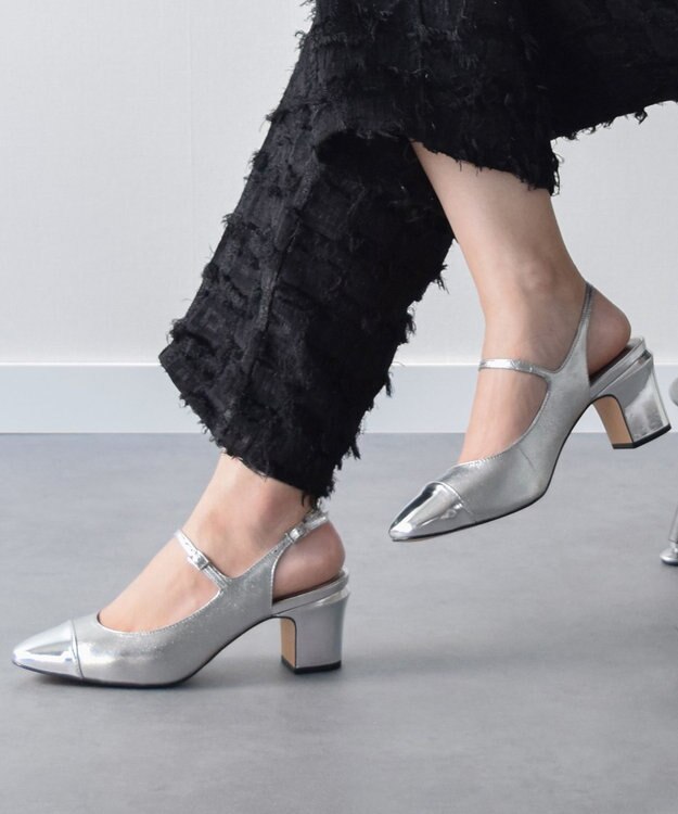 INTER-CHAUSSURES 【CARRANO】ワンストラップバックバンドパンプス シルバー