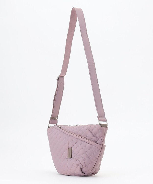 Y'SACCS ナイロンキルティングボディバッグ ピンク