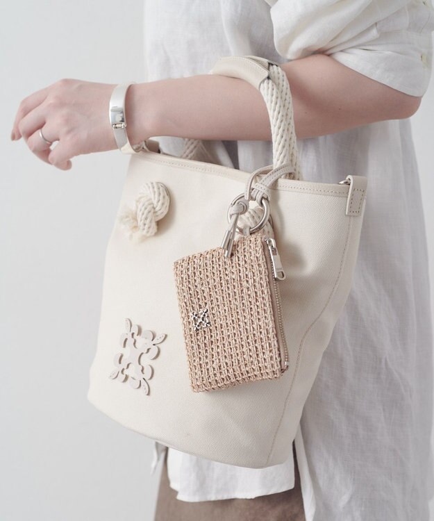 russet ナイロンラフィアスクエアマルチケース(Z-319) Ivory