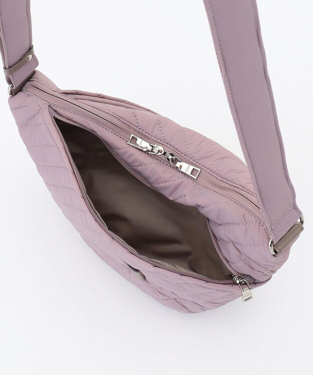 Y'SACCS ナイロンキルティングボディバッグ ピンク