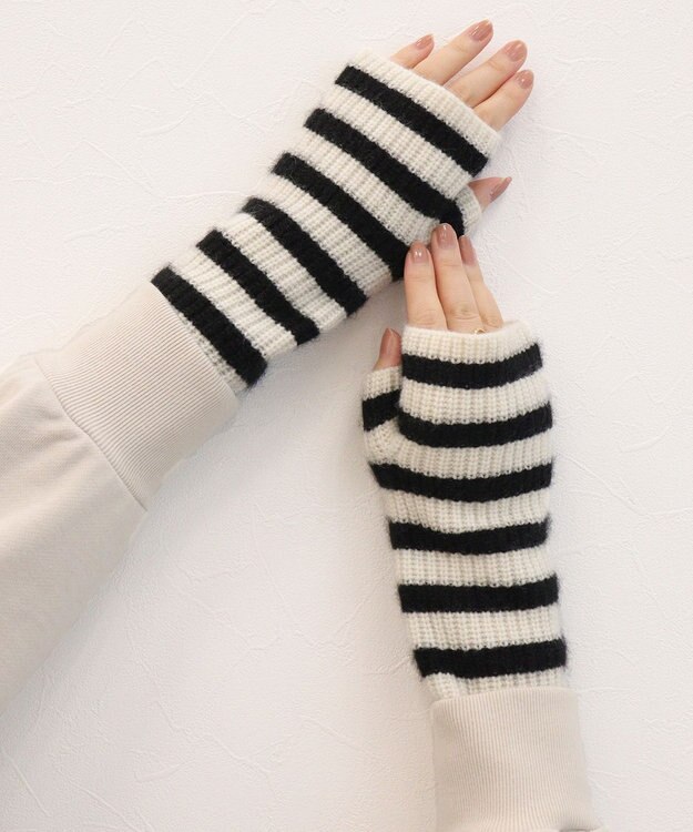 23区 ピュアカシミヤ アーム ウォーマー ホワイト系1