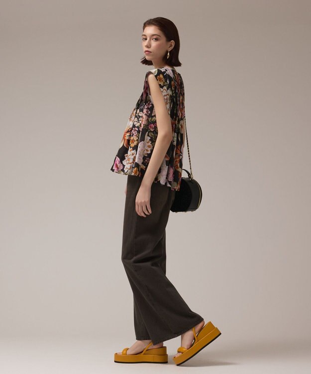 GRACE CONTINENTAL フラワープリントタックブラウス ブラック