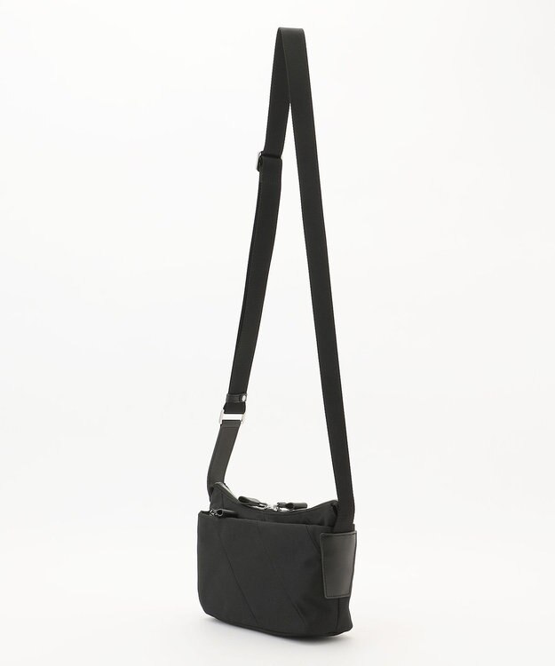 Y'SACCS ストリームラインポシェット ブラック