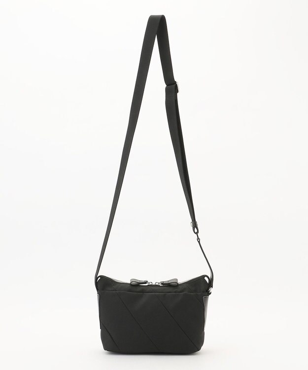 Y'SACCS ストリームラインポシェット ブラック