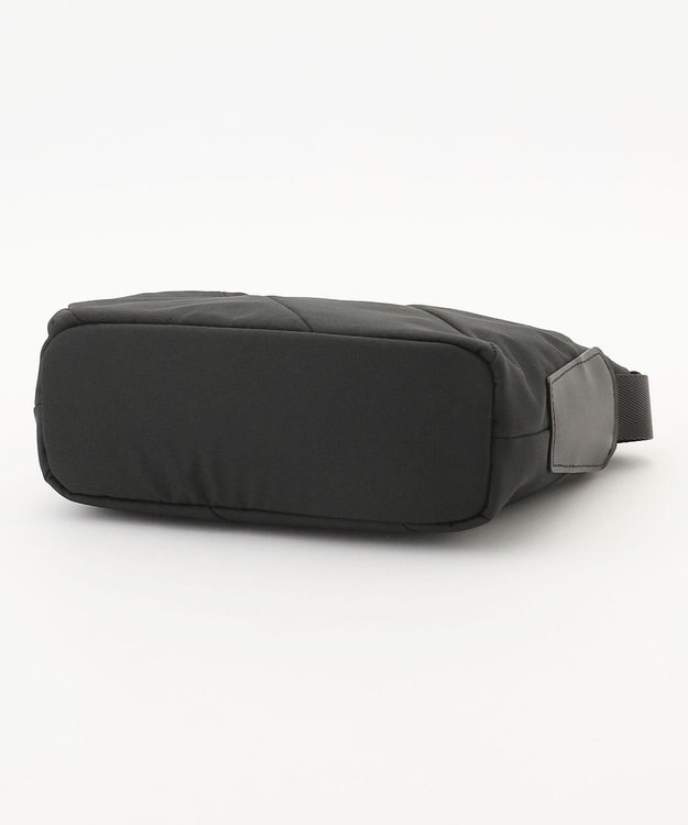 Y'SACCS ストリームラインポシェット ブラック