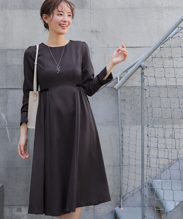 Tiaclasse 【安田美沙子さん着用・新色追加・洗える】ベロアラインフレアワンピース チャコールグレー
