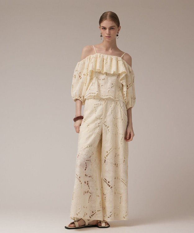 GRACE CONTINENTAL カットワークオフショルトップ キナリ