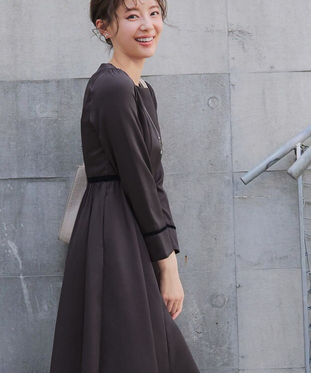 Tiaclasse 【安田美沙子さん着用・新色追加・洗える】ベロアラインフレアワンピース チャコールグレー