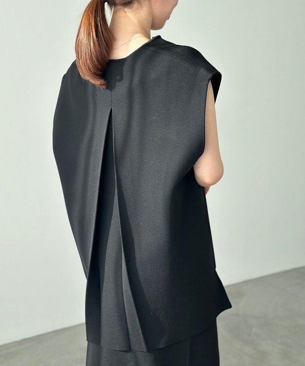 UNFILO フォルムニットジレ ブラック