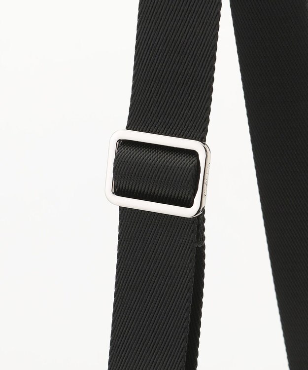 Y'SACCS ストリームラインポシェット ブラック