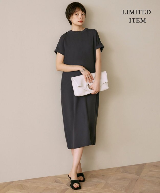 ICB L 【WEB限定・接触冷感・UVケア・速乾・防シワ・洗える】 FluidBackSatin  ワンピース チャコール系［WEB限定］