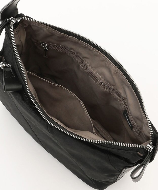 Y'SACCS ストリームラインポシェット ブラック