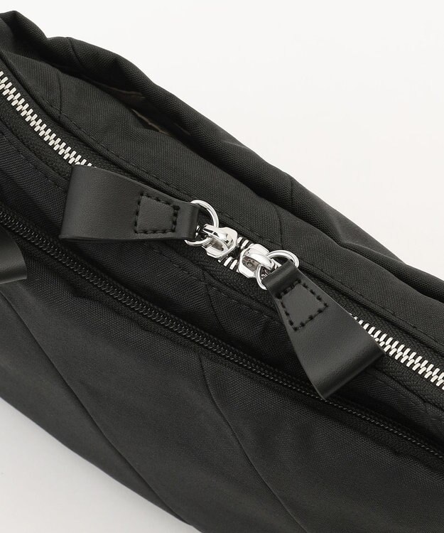 Y'SACCS ストリームラインポシェット ブラック