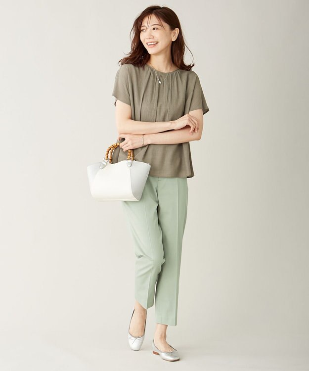 J.PRESS LADIES S 【シワになりにくい】コットンフィッティーシャーク テーパードパンツ ライトグリーン系
