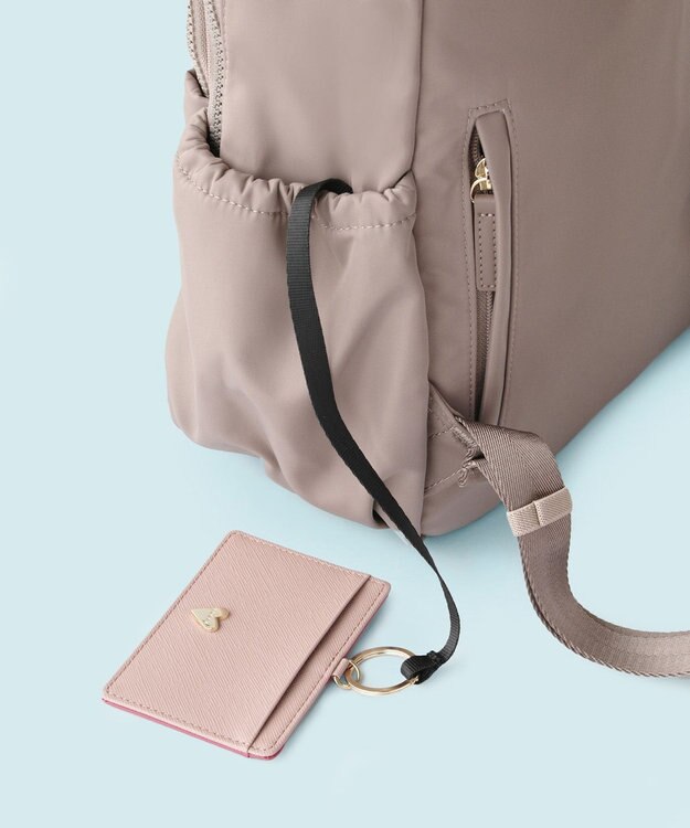 TOCCA 【WEB＆一部店舗限定】【A4サイズ対応・環境に優しい素材】COLLINA BACKPACK 13ポケット バックパック ベージュ系