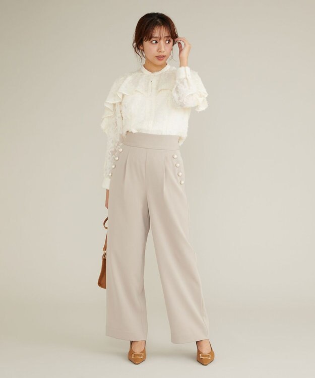 Feroux 【洗える】ジャカードフリルブラウス アイボリー系