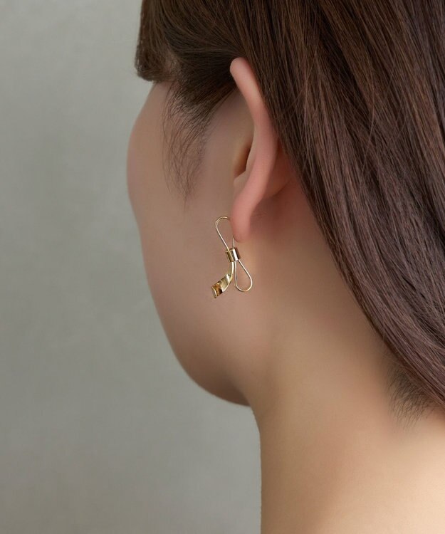 Phoebe ニュアンスリボンピアス　ゴールド ゴールド