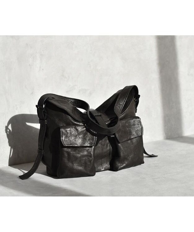 genten ゴートシュリンク かぶせ付ショルダーバッグ クロ